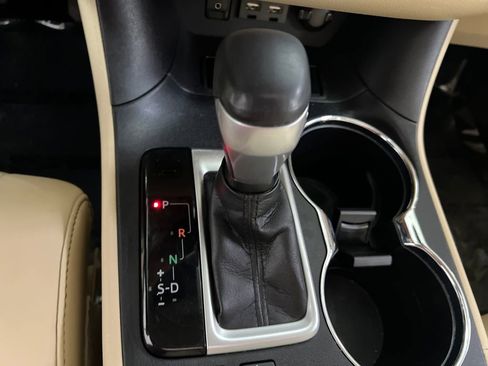 Used 2019 Toyota Highlander XLE FWD image 26