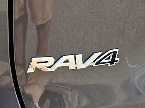 Used 2022 Toyota RAV4 SE image 36