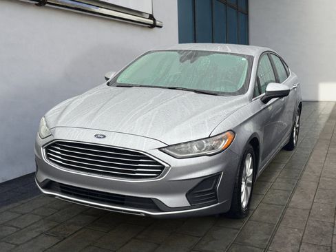 Used 2020 Ford Fusion SE image 3