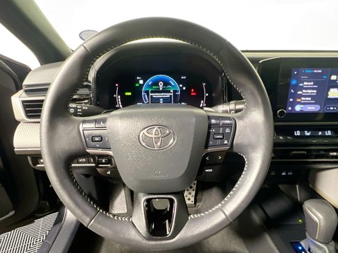Used 2025 Toyota Camry SE w/ Convenience Package FWD image 17