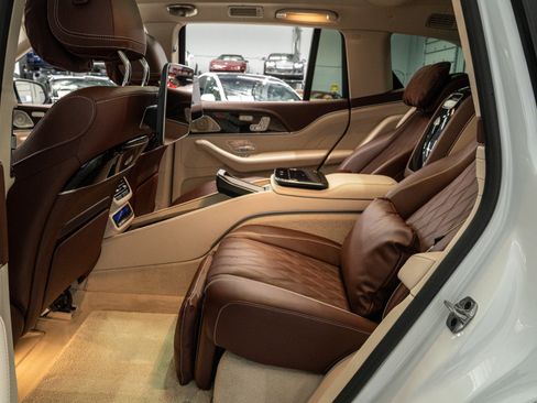 Used 2026 Mercedes-Benz Maybach GLS 600 4MATIC image 15