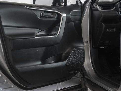 Used 2025 Toyota RAV4 LE image 32