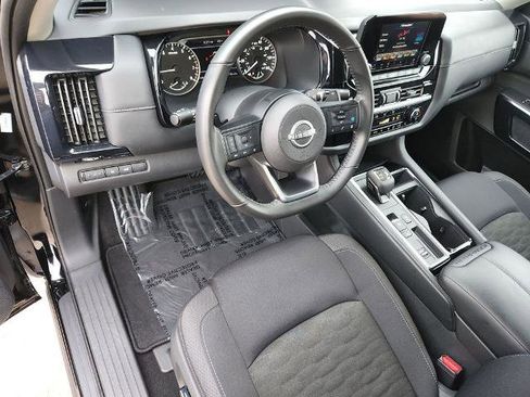 Certified 2025 Nissan Pathfinder SV image 11