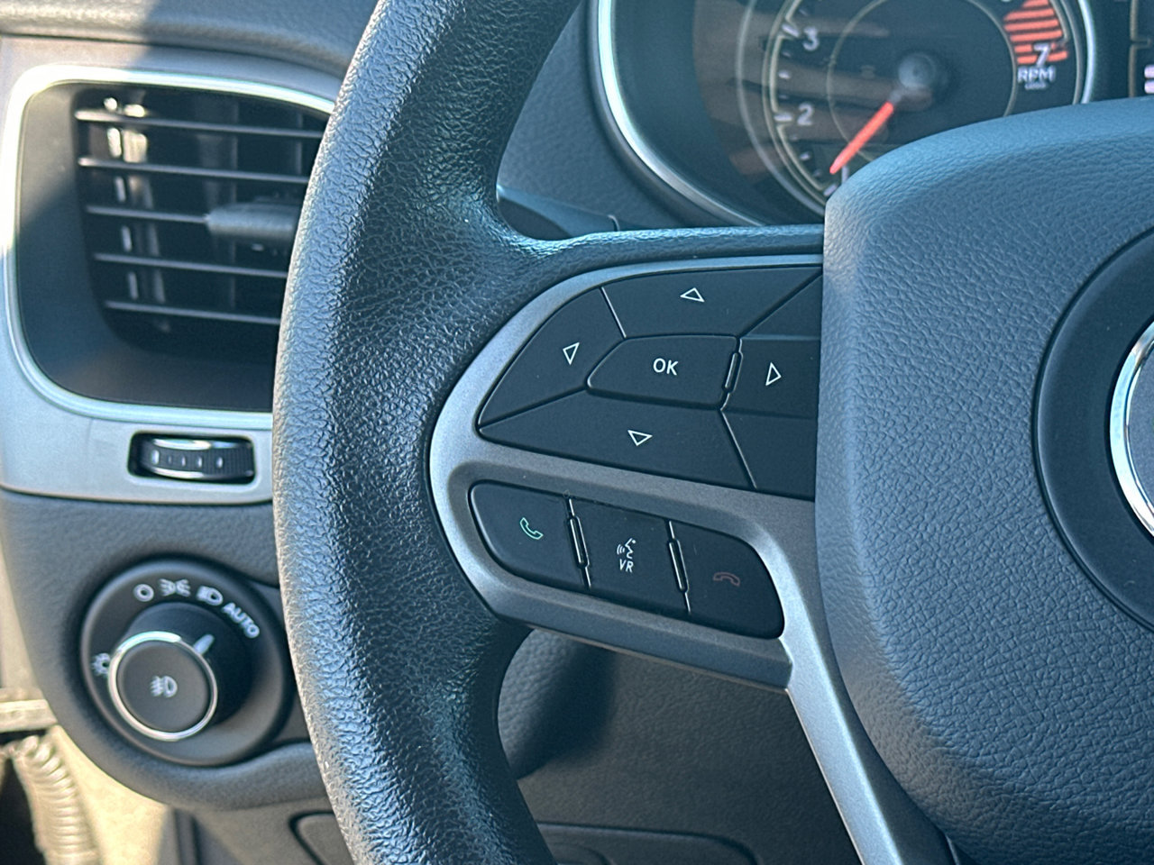 Used 2019 Jeep Cherokee Latitude w/ Popular Appearance Group FWD image 24