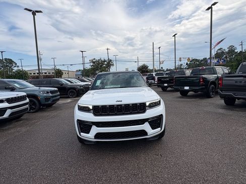 New 2026 Jeep Grand Cherokee Summit w/ Obsidian Package AWD/4WD image 8