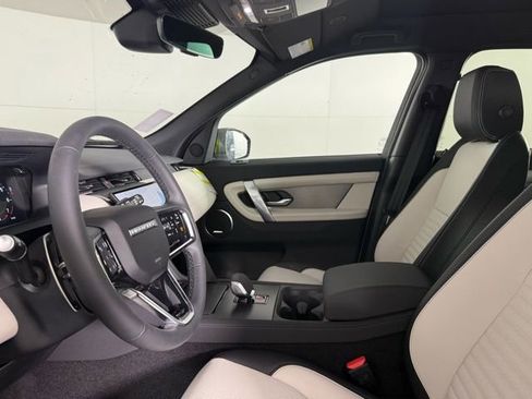 New 2026 Land Rover Discovery Sport Landmark image 34
