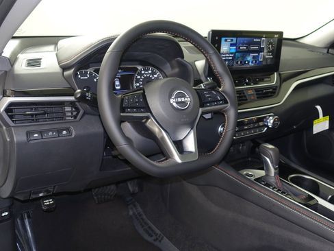 New 2025 Nissan Altima 2.5 SR w/ SR Premium Package image 19