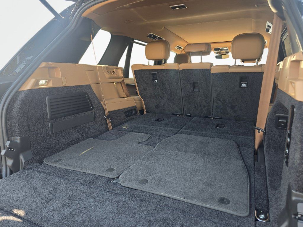 Used 2025 Land Rover Range Rover Long Wheelbase SE AWD/4WD image 23