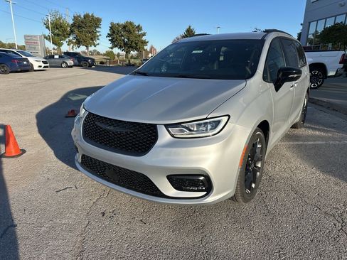 New 2026 Chrysler Pacifica Select image 12