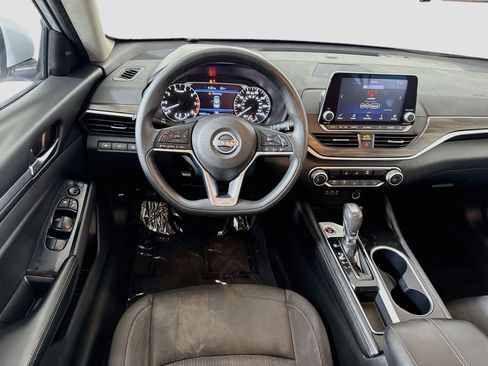 Used 2023 Nissan Altima 2.5 SV FWD image 17