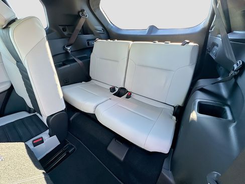 New 2025 Mitsubishi Outlander SE image 18