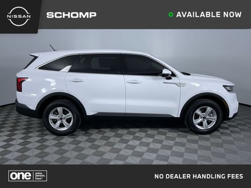 Used 2023 Kia Sorento LX AWD/4WD image 1