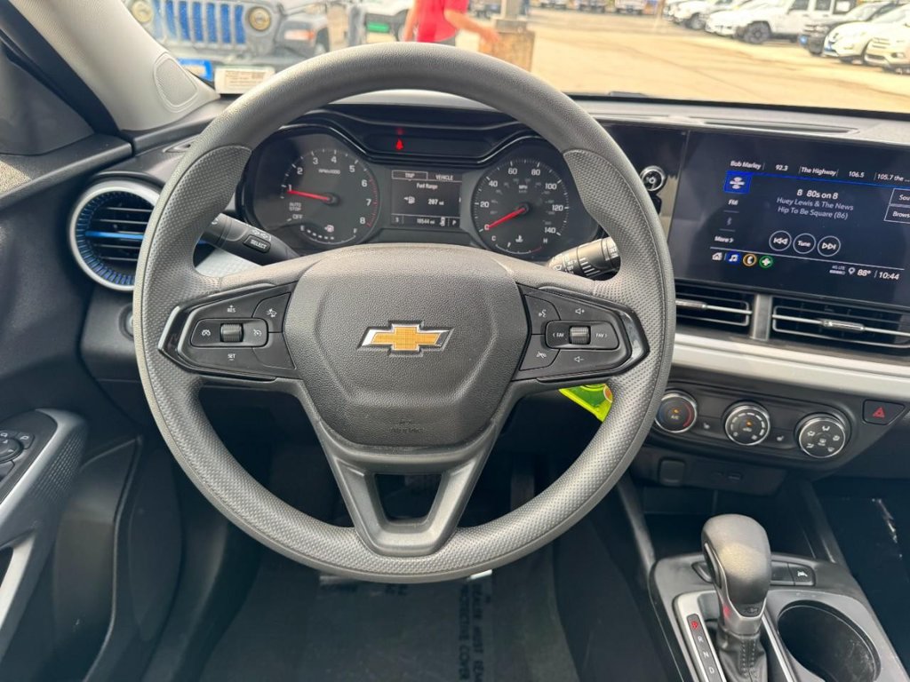 Used 2025 Chevrolet Trax LS w/ LS Convenience Package FWD image 12