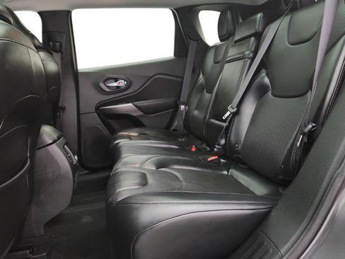 Used 2019 Jeep Cherokee Limited image 29