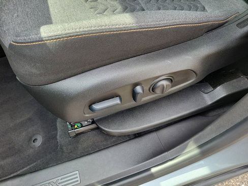Used 2024 Chevrolet Equinox LT FWD image 23