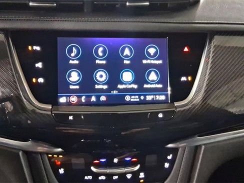 Used 2024 Cadillac XT6 Sport w/ Technology Package image 11