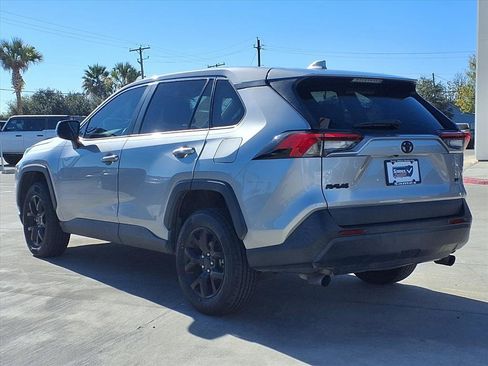 Used 2022 Toyota RAV4 LE image 5