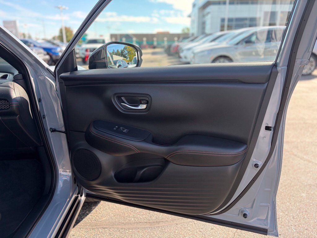 Used 2025 Honda HR-V Sport image 12