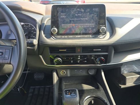 Used 2023 Nissan Rogue S FWD image 18