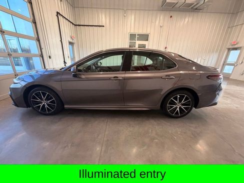 Used 2023 Toyota Camry SE image 10