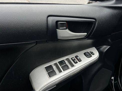 Used 2014 Toyota Camry SE image 11