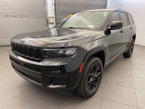 Certified 2024 Jeep Grand Cherokee L Laredo image 3