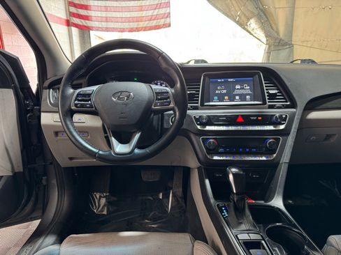 Used 2018 Hyundai Sonata Limited image 16