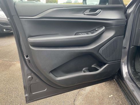 New 2025 Jeep Grand Cherokee Altitude image 10