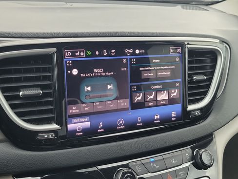 Used 2023 Chrysler Pacifica Touring-L FWD image 26