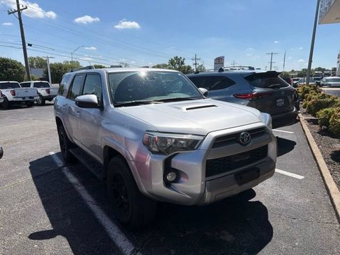 Used 2020 Toyota 4Runner TRD Off-Road AWD/4WD image 2