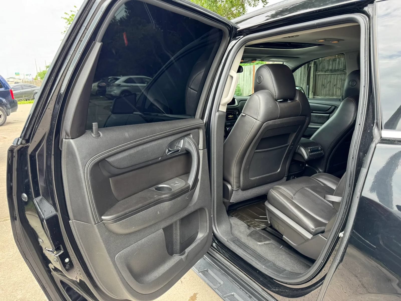 Used 2017 Chevrolet Traverse LT FWD image 17