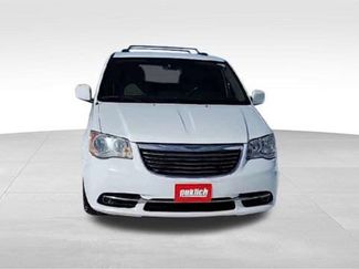 Used 2016 Chrysler Town & Country Touring video 3