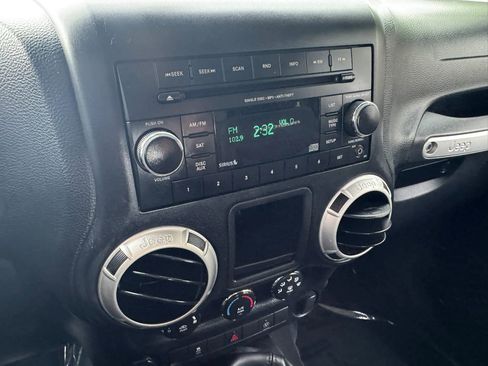 Used 2014 Jeep Wrangler Rubicon AWD/4WD image 30