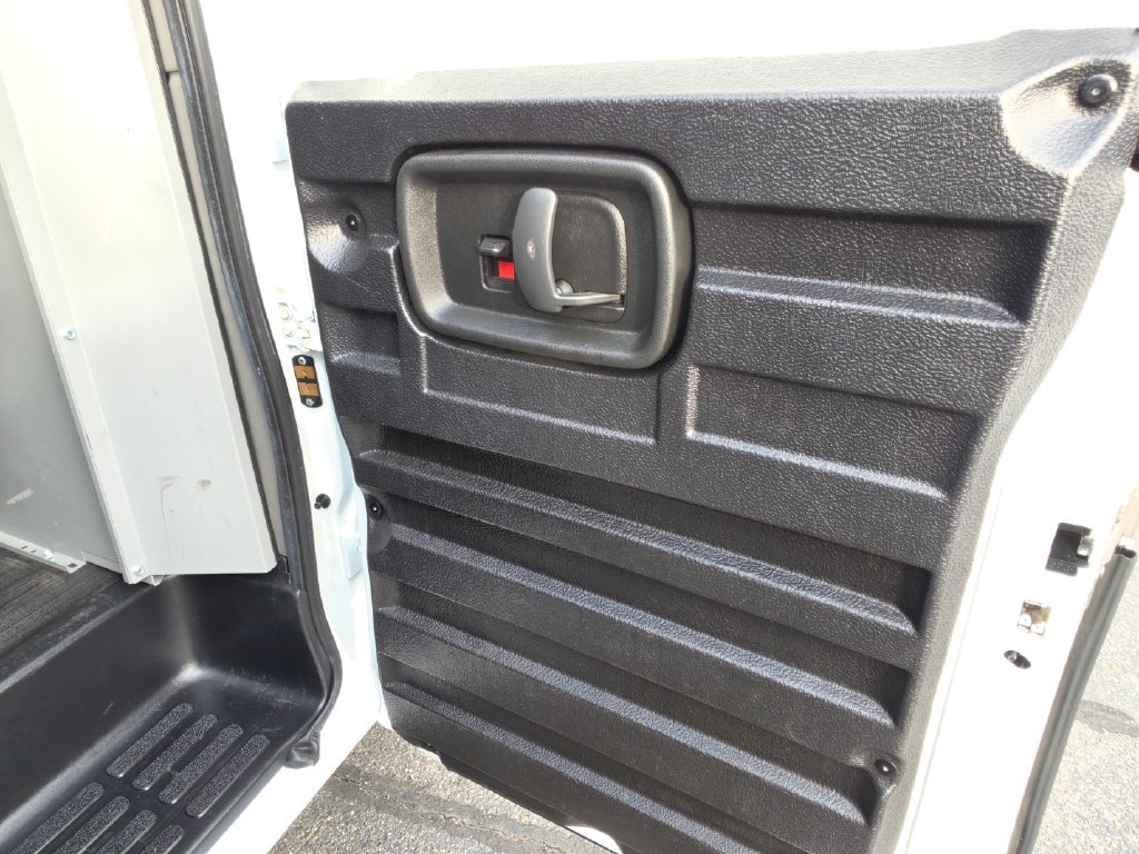 Used 2020 Chevrolet Express 2500 RWD image 20
