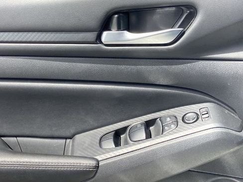 Used 2025 Nissan Altima 2.5 SV FWD image 18