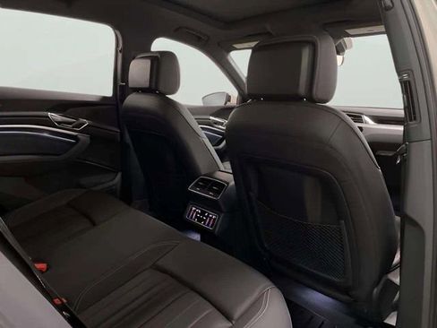 Used 2022 Audi e-tron Premium Plus w/ Premium Plus Package image 85