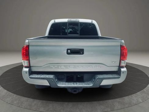 Used 2016 Toyota Tacoma TRD Off-Road w/ Premium & Technology Package RWD image 4