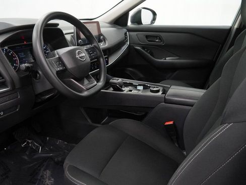 Used 2025 Nissan Rogue S image 18