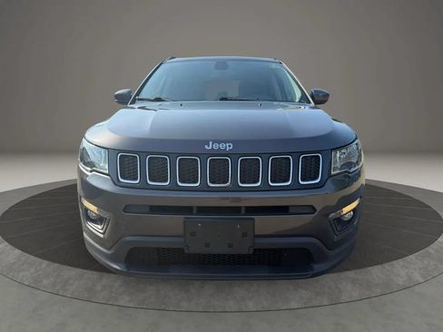 Used 2019 Jeep Compass Latitude w/ Cold Weather Group AWD/4WD image 2