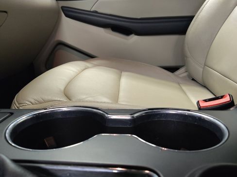 Used 2018 Ford Explorer XLT w/ Equipment Group 202A image 26