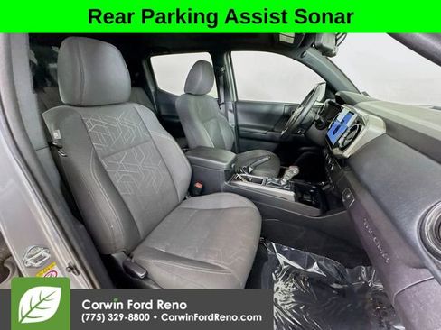 Used 2017 Toyota Tacoma TRD Off-Road image 28