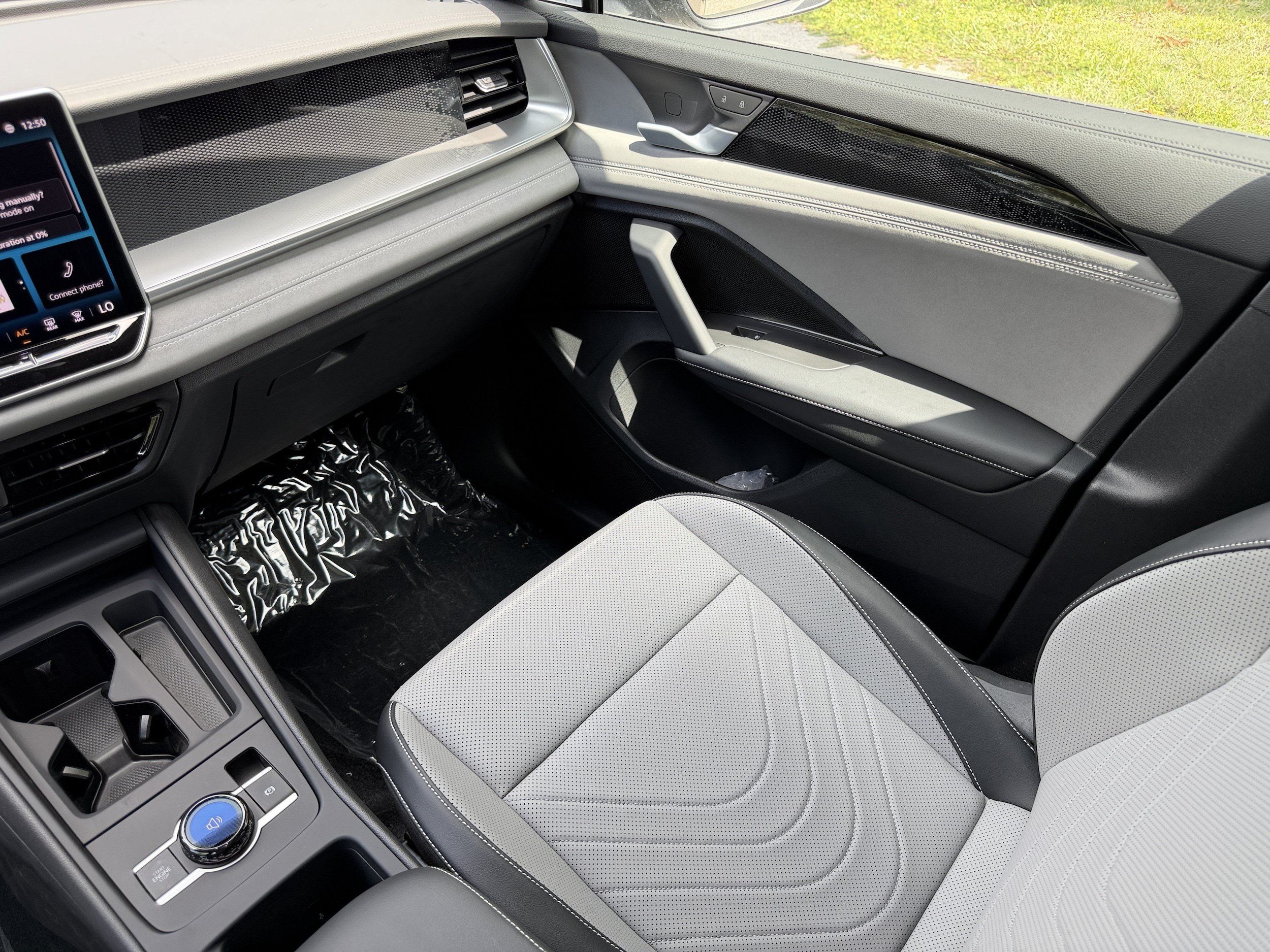 New 2026 Volkswagen Tiguan SE R-Line FWD image 17