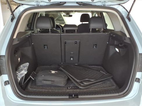 Used 2025 Volkswagen Taos SE image 19