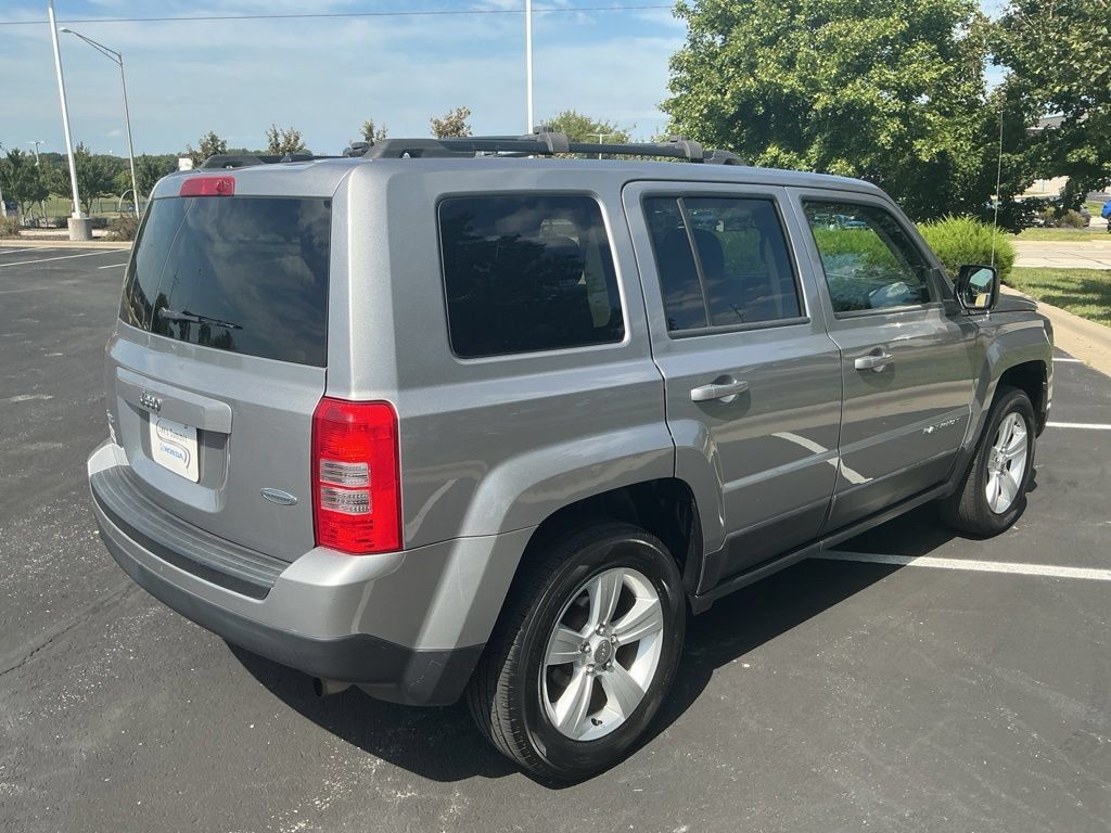Used 2015 Jeep Patriot Latitude w/ Sun/Sound Group AWD/4WD image 9