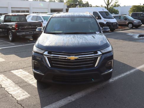Used 2023 Chevrolet Traverse LT FWD image 3