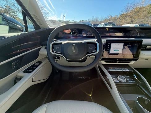 New 2026 Lincoln Nautilus Premier image 9