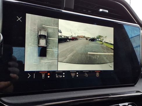 Used 2024 GMC Sierra 2500 AT4 w/ AT4 Preferred Package image 13