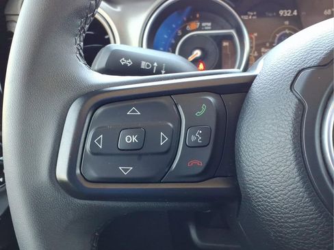 Used 2023 Jeep Wrangler Unlimited Sport image 25