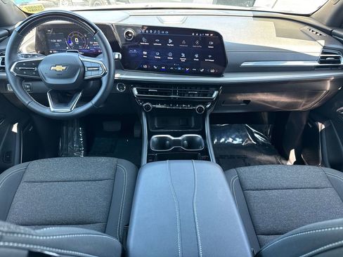Used 2025 Chevrolet Traverse LT w/ Enhanced Driving Package FWD image 21