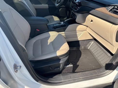 Used 2020 Ford Escape Titanium image 23